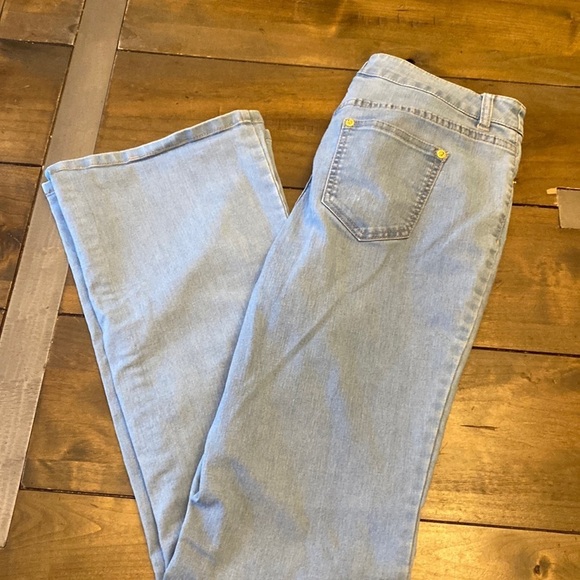 C wonder light wash‎ blue jeans size 6 flare jeans - Picture 1 of 5